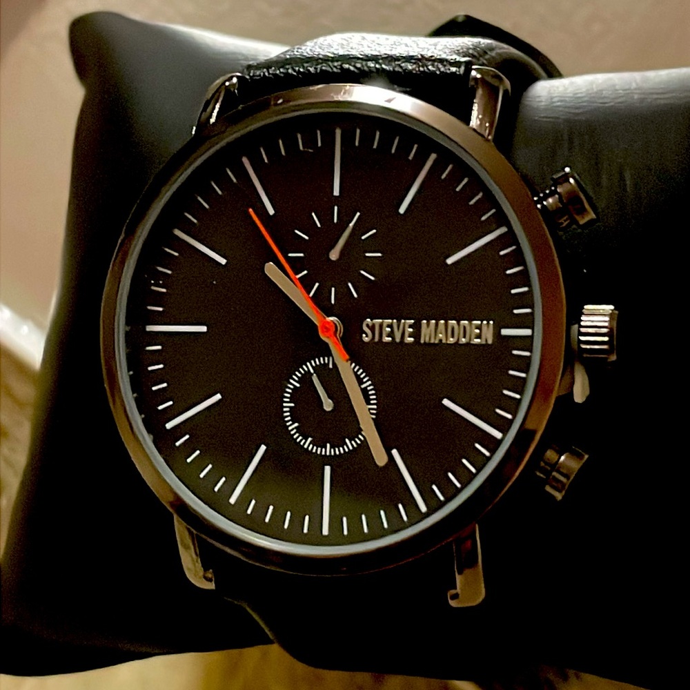 ✔️⚫️STEVE MADDEN®Gorgeous Black Logo Watch⚫️✔️